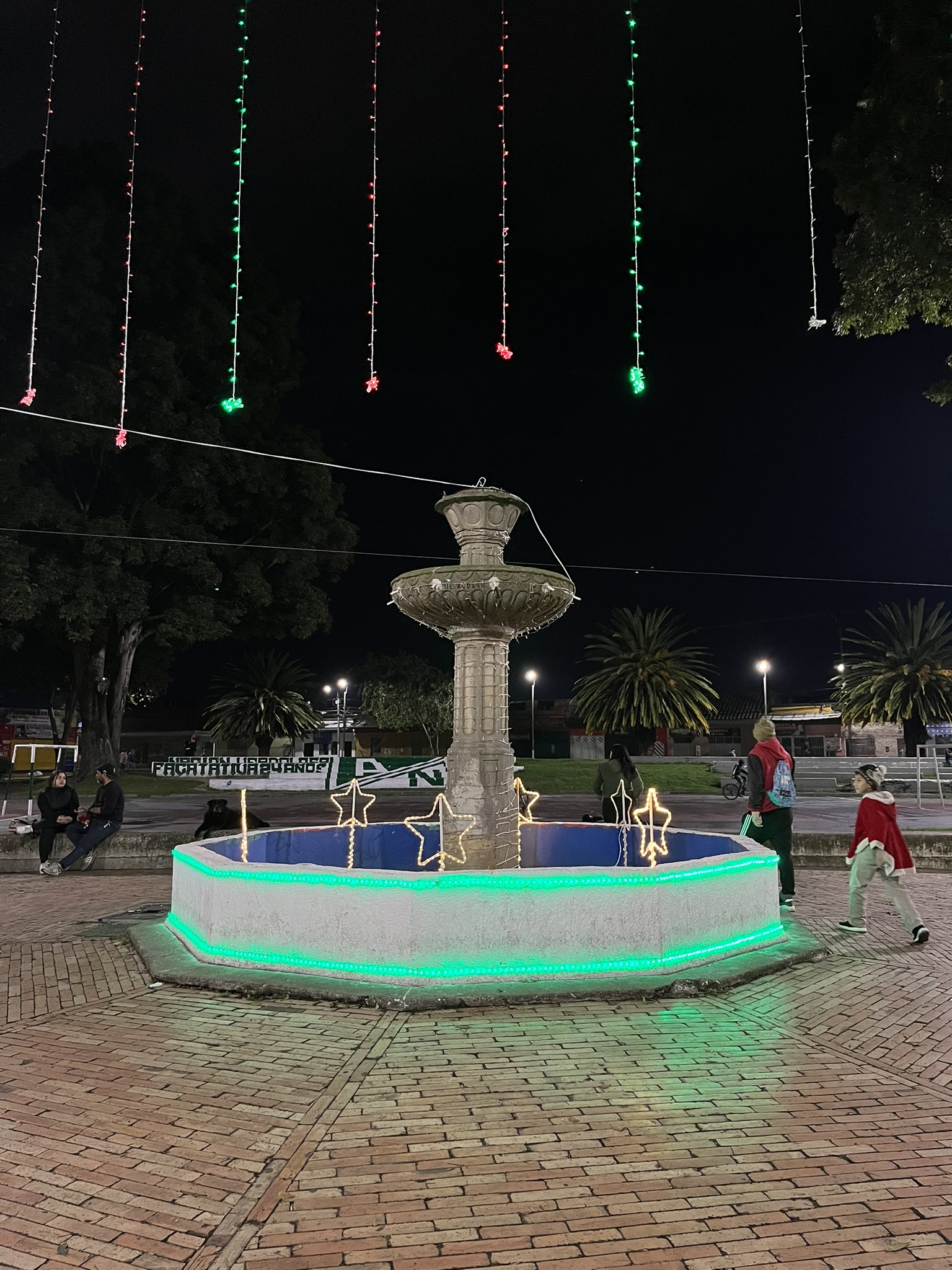 Iluminación de fuente de agua