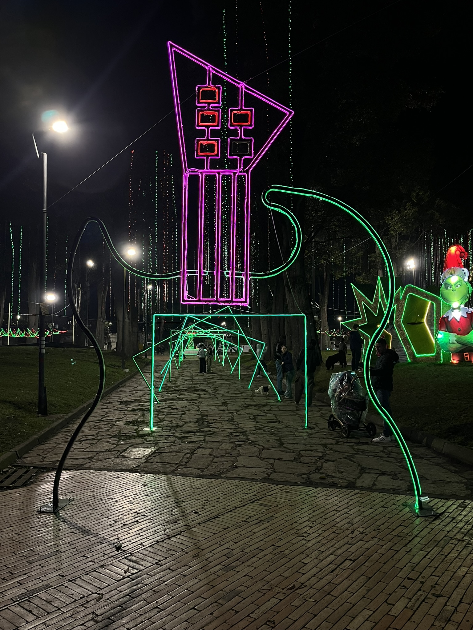 Guitarra 2D con iluminación neón