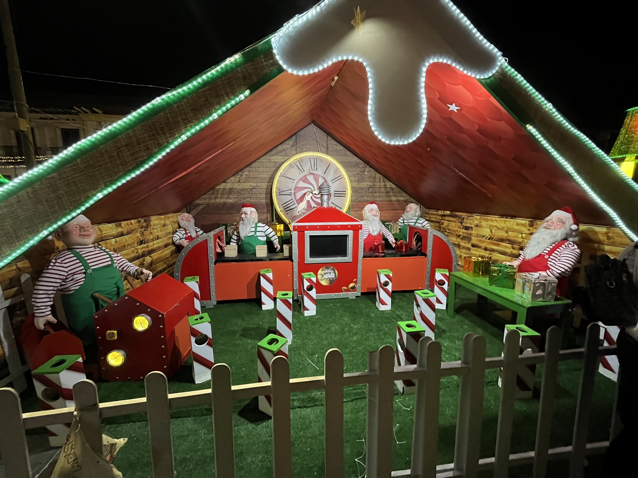 Escena animatrónica fábrica de juguetes de Santa